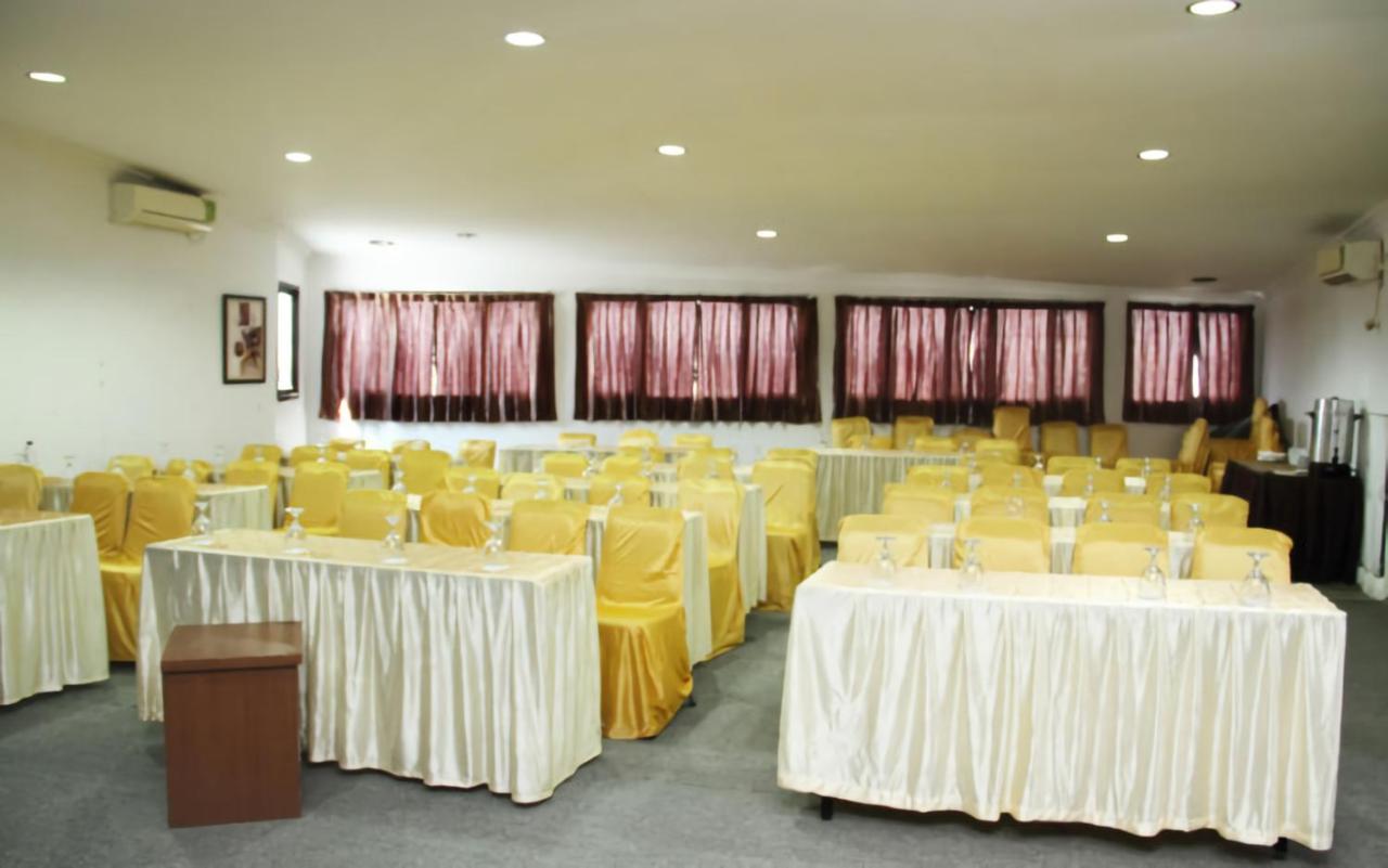 Al-Badar Hotel Syariah Makassar Kültér fotó